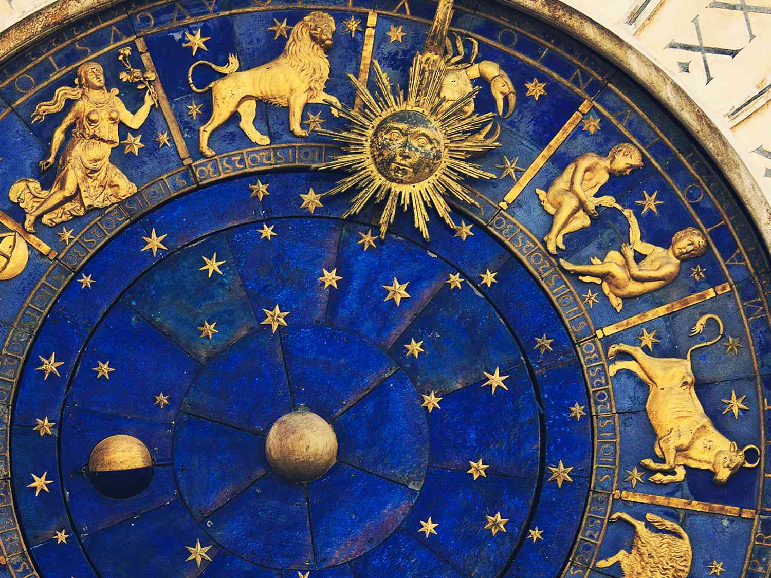 ASTROLOĢIJA